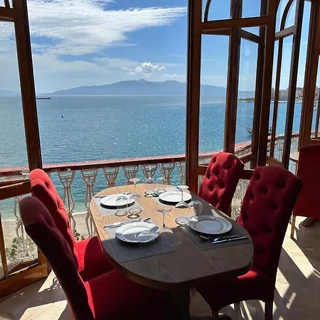 Monte Cristo - Rooftop Pool Hotel 4*