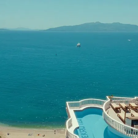 Отель Monte Cristo - Rooftop Pool 4*