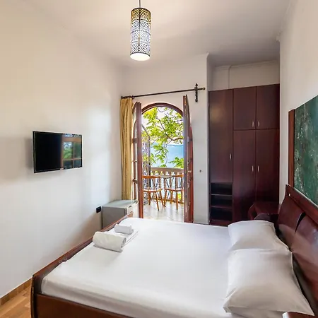 Monte Cristo Hotel - Rooftop Pool Hotel Sarande