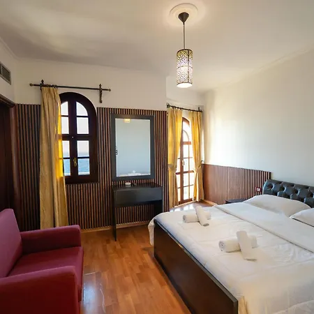 Monte Cristo - Rooftop Pool 4* Саранда