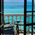 Monte Cristo - Rooftop Pool Hotel Sarandë