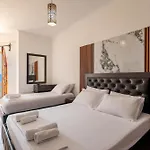 Monte Cristo - Rooftop Pool Hotel Sarandë