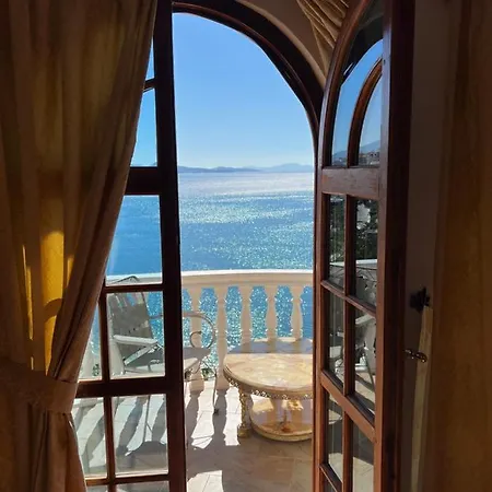 Monte Cristo - Rooftop Pool 4* Sarandë