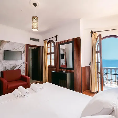 Отель Monte Cristo - Rooftop Pool 4*