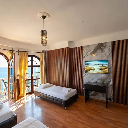 Monte Cristo - Rooftop Pool Hotel 4*