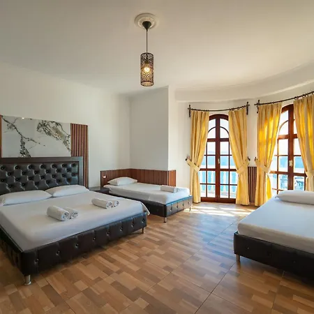 Отель Monte Cristo - Rooftop Pool 4*
