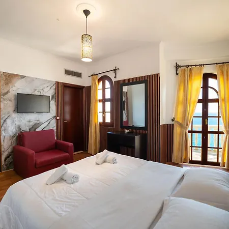 Monte Cristo - Rooftop Pool Hotel Saranda